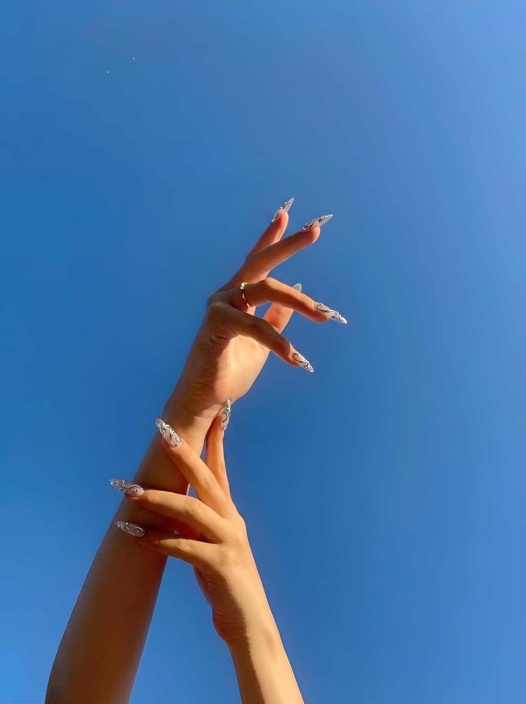 Nail art inspired by the sky
